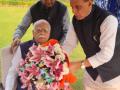 PM Modi, Rajnath visit L.K. Advani on 95th b'day - Hindi News | PM Modi, Rajnath visit L.K. Advani on 95th b'day | Latest politics News at Lokmattimes.com
