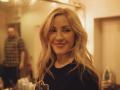Ellie Goulding helps provide phones to the homeless - Hindi News | Ellie Goulding helps provide phones to the homeless | Latest entertainment News at Lokmattimes.com