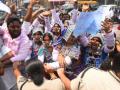TRS protest at BJP office in Hyderabad triggers tension - Hindi News | TRS protest at BJP office in Hyderabad triggers tension | Latest politics News at Lokmattimes.com