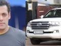 After getting a gun, Salman Khan zips around in a bullet-proof imported SUV - Hindi News | After getting a gun, Salman Khan zips around in a bullet-proof imported SUV | Latest entertainment News at Lokmattimes.com