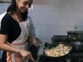 B'wood newcomer Amrin Qureshi turns chef on dad's birthday - Hindi News | B'wood newcomer Amrin Qureshi turns chef on dad's birthday | Latest lifestyle News at Lokmattimes.com