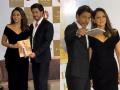 SRK jokes that Gauri Khan is busy designing the world except his room - Hindi News | SRK jokes that Gauri Khan is busy designing the world except his room | Latest entertainment News at Lokmattimes.com