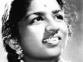 Bollywood celebs grieve the passing of India's Nightingale - Hindi News | Bollywood celebs grieve the passing of India's Nightingale | Latest entertainment News at Lokmattimes.com