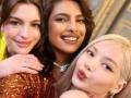 Priyanka Chopra Jonas poses with Anne Hathaway, Blackpink's Lisa - Hindi News | Priyanka Chopra Jonas poses with Anne Hathaway, Blackpink's Lisa | Latest entertainment News at Lokmattimes.com