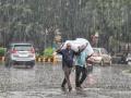 Rain, protests, water-logging disrupts normal life in Delhi - Hindi News | Rain, protests, water-logging disrupts normal life in Delhi | Latest politics News at Lokmattimes.com