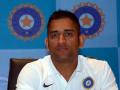 Dhoni's decision to suddenly quit Tests was brave & selfless: Shastri - Hindi News | Dhoni's decision to suddenly quit Tests was brave & selfless: Shastri | Latest cricket News at Lokmattimes.com