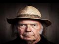 Neil Young demands to remove his music from Spotify over Joe Rogan's 'false' vaccine information - Hindi News | Neil Young demands to remove his music from Spotify over Joe Rogan's 'false' vaccine information | Latest entertainment News at Lokmattimes.com
