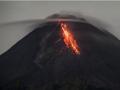 Indonesia's Mt. Merapi spews hot clouds up to 2 km - Hindi News | Indonesia's Mt. Merapi spews hot clouds up to 2 km | Latest international News at Lokmattimes.com