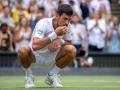 Wimbledon: Djokovic celebrates triumph by eating grass again - Hindi News | Wimbledon: Djokovic celebrates triumph by eating grass again | Latest tennis News at Lokmattimes.com