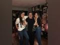 Kareena Kapoor Khan, Karisma Kapoor wish mother Babita with endearing posts on her birthday - Hindi News | Kareena Kapoor Khan, Karisma Kapoor wish mother Babita with endearing posts on her birthday | Latest entertainment News at Lokmattimes.com