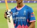 Took signature of Dhoni on my bat after the match, says Yashasvi - Hindi News | Took signature of Dhoni on my bat after the match, says Yashasvi | Latest cricket News at Lokmattimes.com