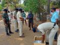 Teams of Goa Crime Branch supply ration to migrant labourers - Hindi News | Teams of Goa Crime Branch supply ration to migrant labourers | Latest national News at Lokmattimes.com