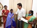 Class 12 girl driving autorickshaw gets KTR's help - Hindi News | Class 12 girl driving autorickshaw gets KTR's help | Latest politics News at Lokmattimes.com