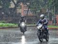 Rain drenches Delhi for third day, traffic hit across city - Hindi News | Rain drenches Delhi for third day, traffic hit across city | Latest national News at Lokmattimes.com