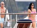 Shirtless Bezos seen sunbathing with girlfriend Sanchez on $500mn superyacht - Hindi News | Shirtless Bezos seen sunbathing with girlfriend Sanchez on $500mn superyacht | Latest international News at Lokmattimes.com