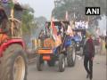 Farmers tractor rally enters Delhi from Singhu border - Hindi News | Farmers tractor rally enters Delhi from Singhu border | Latest national News at Lokmattimes.com