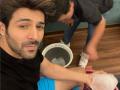 Shooting for 'Shehzada' song takes a toll on Kartik Aaryan's legs - Hindi News | Shooting for 'Shehzada' song takes a toll on Kartik Aaryan's legs | Latest entertainment News at Lokmattimes.com