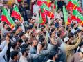 Protests erupt across Pakistan following Imran's disqualification - Hindi News | Protests erupt across Pakistan following Imran's disqualification | Latest politics News at Lokmattimes.com