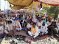 Protesting farmers in Punjab allow only goods trains to ply - Hindi News | Protesting farmers in Punjab allow only goods trains to ply | Latest politics News at Lokmattimes.com