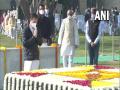 Rahul Gandhi pays floral tributes to Mahatma Gandhi at Raj Ghat on his 74th death anniversary - Hindi News | Rahul Gandhi pays floral tributes to Mahatma Gandhi at Raj Ghat on his 74th death anniversary | Latest national News at Lokmattimes.com