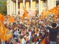 Battle for UP: VHP distributes 'prasad', asks people to elect nationalist govt - Hindi News | Battle for UP: VHP distributes 'prasad', asks people to elect nationalist govt | Latest national News at Lokmattimes.com