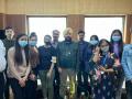 Daler Mehndi meets Indian students evacuated from Ukraine, thanks PM Modi saying 'this is all your magic' - Hindi News | Daler Mehndi meets Indian students evacuated from Ukraine, thanks PM Modi saying 'this is all your magic' | Latest entertainment News at Lokmattimes.com