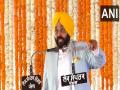 Significance of Bhagwant Mann's 'basanti' turban in oath-taking ceremony as Punjab CM - Hindi News | Significance of Bhagwant Mann's 'basanti' turban in oath-taking ceremony as Punjab CM | Latest lifestyle News at Lokmattimes.com