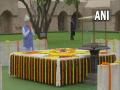 India at 75: PM Modi pays tribute to Mahatma Gandhi at Rajghat - Hindi News | India at 75: PM Modi pays tribute to Mahatma Gandhi at Rajghat | Latest national News at Lokmattimes.com