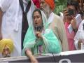 Centre has betrayed farmers by bringing in 'black' agri laws, alleges Harsimrat Kaur Badal - Hindi News | Centre has betrayed farmers by bringing in 'black' agri laws, alleges Harsimrat Kaur Badal | Latest national News at Lokmattimes.com