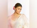 Alia Bhatt continues to stun in white for 'Gangubai Kathiawadi' promotions - Hindi News | Alia Bhatt continues to stun in white for 'Gangubai Kathiawadi' promotions | Latest entertainment News at Lokmattimes.com