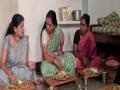 TRS Leader K Kavitha eats lunch at Kalyana Lakshmi beneficiary's residence - Hindi News | TRS Leader K Kavitha eats lunch at Kalyana Lakshmi beneficiary's residence | Latest national News at Lokmattimes.com