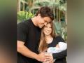 Bindi Irwin shares adorable pictures of newborn daughter - Hindi News | Bindi Irwin shares adorable pictures of newborn daughter | Latest entertainment News at Lokmattimes.com