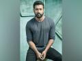 Vicky Kaushal returns to Mumbai from Mussoorie - Hindi News | Vicky Kaushal returns to Mumbai from Mussoorie | Latest maharashtra News at Lokmattimes.com