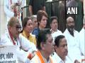Lakhimpur Kheri incident: Priyanka Gandhi Vadra, other Congress leaders observe 'maun vrat' in Lucknow - Hindi News | Lakhimpur Kheri incident: Priyanka Gandhi Vadra, other Congress leaders observe 'maun vrat' in Lucknow | Latest national News at Lokmattimes.com