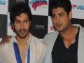 Varun Dhawan pays last respects to Sidharth Shukla - Hindi News | Varun Dhawan pays last respects to Sidharth Shukla | Latest entertainment News at Lokmattimes.com