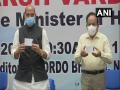 Rajnath Singh, Harsh Vardhan release first batch of DRDO's anti-COVID drug 2-DG - Hindi News | Rajnath Singh, Harsh Vardhan release first batch of DRDO's anti-COVID drug 2-DG | Latest national News at Lokmattimes.com
