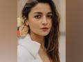 Alia Bhatt to make Hollywood debut with Gal Gadot, Jamie Dornan starrer 'Heart of Stone' - Hindi News | Alia Bhatt to make Hollywood debut with Gal Gadot, Jamie Dornan starrer 'Heart of Stone' | Latest entertainment News at Lokmattimes.com