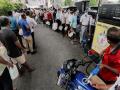 Bowser owner warns fresh fuel shortage to hit Sri Lanka from tomorrow - Hindi News | Bowser owner warns fresh fuel shortage to hit Sri Lanka from tomorrow | Latest international News at Lokmattimes.com