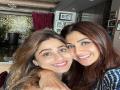 Shilpa Shetty welcomes sister Shamita home with 'tight squeeze' - Hindi News | Shilpa Shetty welcomes sister Shamita home with 'tight squeeze' | Latest maharashtra News at Lokmattimes.com