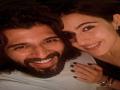 Sara Ali Khan's fan moment with Vijay Deverakonda - Hindi News | Sara Ali Khan's fan moment with Vijay Deverakonda | Latest entertainment News at Lokmattimes.com