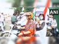 Delhi: MPs kick-off Tiranga Bike Rally from Red Fort - Hindi News | Delhi: MPs kick-off Tiranga Bike Rally from Red Fort | Latest national News at Lokmattimes.com