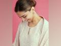 Deepika Padukone steps into 'February' with a bright smile - Hindi News | Deepika Padukone steps into 'February' with a bright smile | Latest entertainment News at Lokmattimes.com