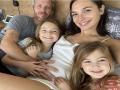 Gal Gadot shares how she revealed her pregnancy to her daughters - Hindi News | Gal Gadot shares how she revealed her pregnancy to her daughters | Latest entertainment News at Lokmattimes.com