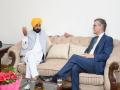 Punjab CM meets British envoy to India, discusses tie-ups in education, IT - Hindi News | Punjab CM meets British envoy to India, discusses tie-ups in education, IT | Latest national News at Lokmattimes.com