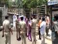 COVID-19 : Hyderabad Police Commissioner inspects containment zones - Hindi News | COVID-19 : Hyderabad Police Commissioner inspects containment zones | Latest national News at Lokmattimes.com