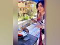Shlipa Shetty shares glimpse of her 'Sunday Binge' on sets of 'Hungama 2' - Hindi News | Shlipa Shetty shares glimpse of her 'Sunday Binge' on sets of 'Hungama 2' | Latest entertainment News at Lokmattimes.com