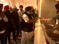 Sukhbir, Harsimrat visit Golden temple ahead of Punjab verdict - Hindi News | Sukhbir, Harsimrat visit Golden temple ahead of Punjab verdict | Latest politics News at Lokmattimes.com