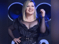 Kelly Clarkson asks judge to legally restore her last name amid divorce - Hindi News | Kelly Clarkson asks judge to legally restore her last name amid divorce | Latest entertainment News at Lokmattimes.com