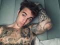 Justin Bieber flaunts new neck tattoo - Hindi News | Justin Bieber flaunts new neck tattoo | Latest entertainment News at Lokmattimes.com