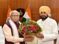 Punjab CM Channi pays courtesy call on Haryana CM Khattar - Hindi News | Punjab CM Channi pays courtesy call on Haryana CM Khattar | Latest politics News at Lokmattimes.com